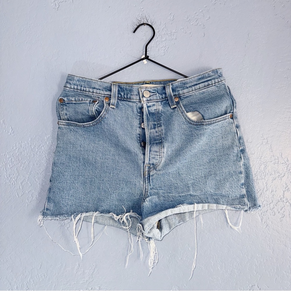 Levis Ribcage Distressed Jeans Shorts Size 30